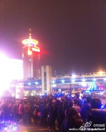 iPhone-4S-launch-queues-China-04