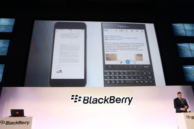 Blackberry-Passport-vs-iphone-6