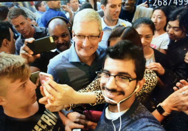 tim-cook-apple-store-ny