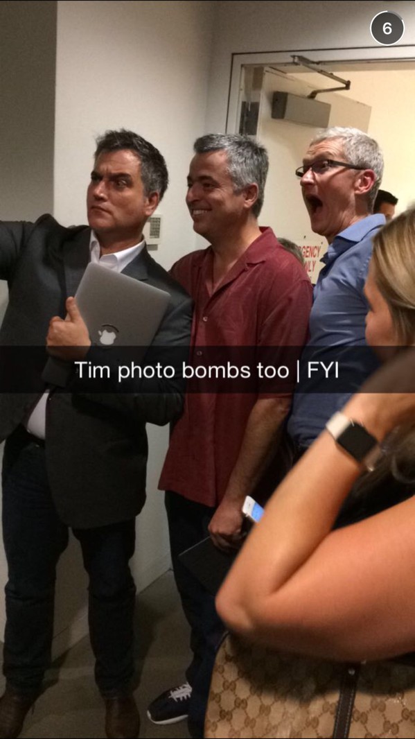 tim-cook-photobom