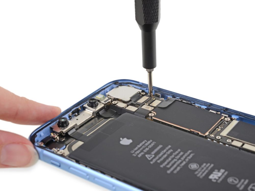 Démontage de l'iPhone XR par iFixit