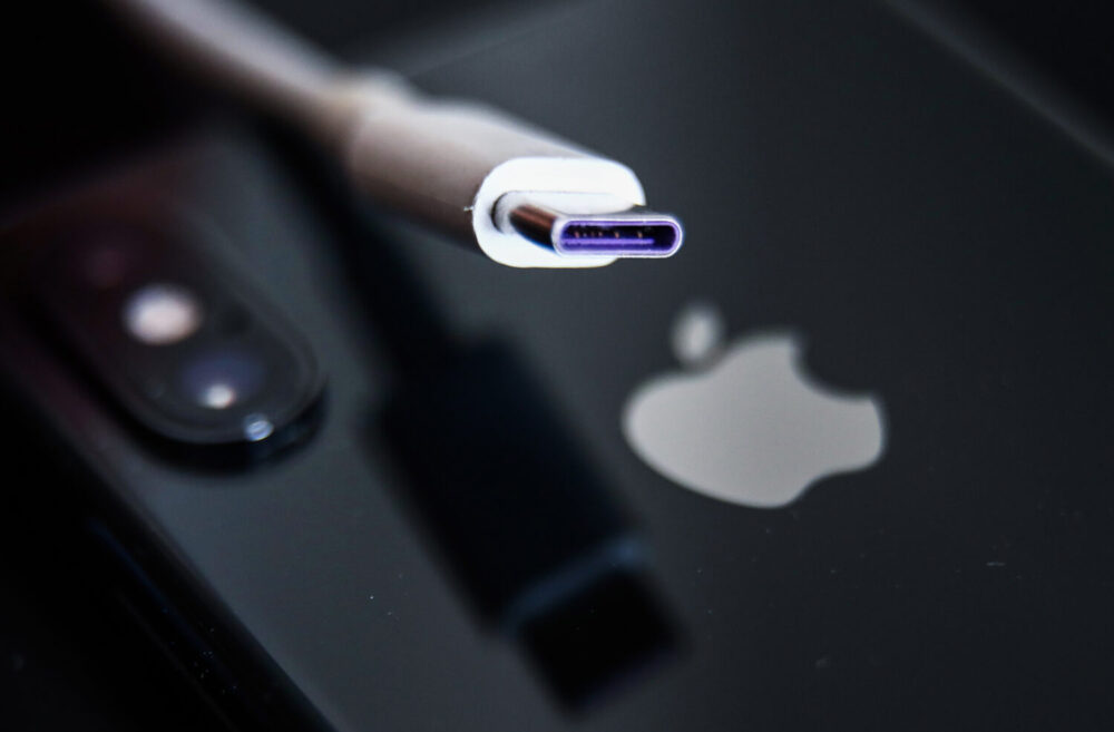 iPhone USB-C