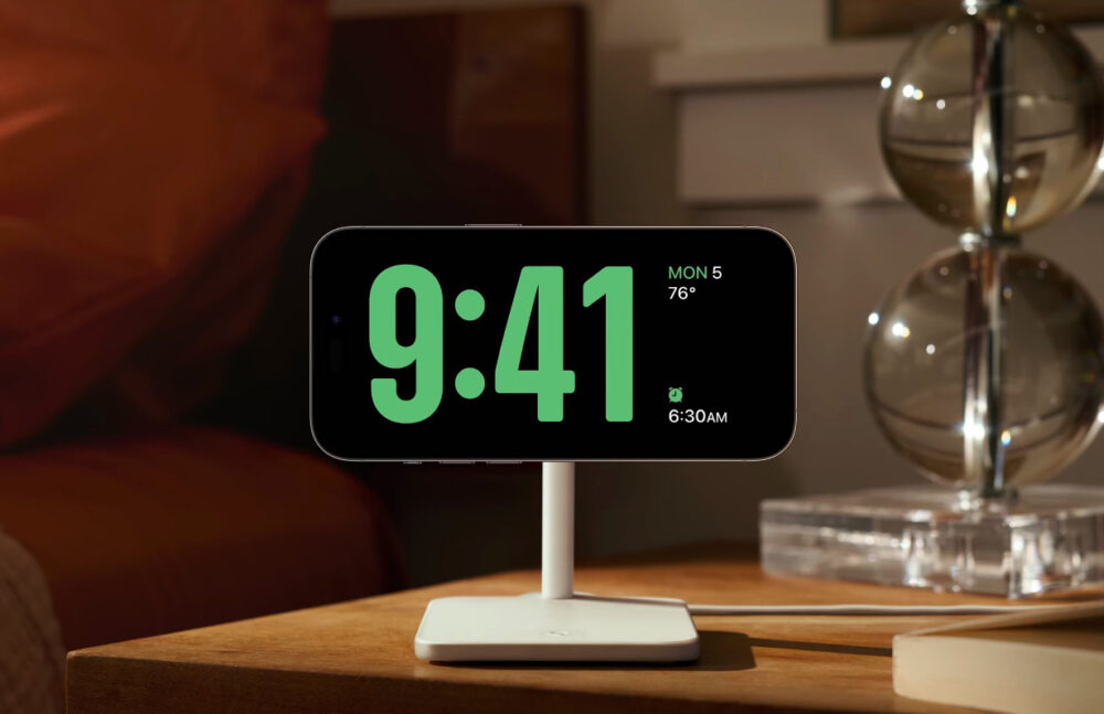 iOS 17 StandBy WWDC 2023 1000x647 [WWDC 2023] iOS 17 : NameDrop, Journal ; nouveautés dans Messages, FaceTime, Siri au lieu de Dis Siri et plus