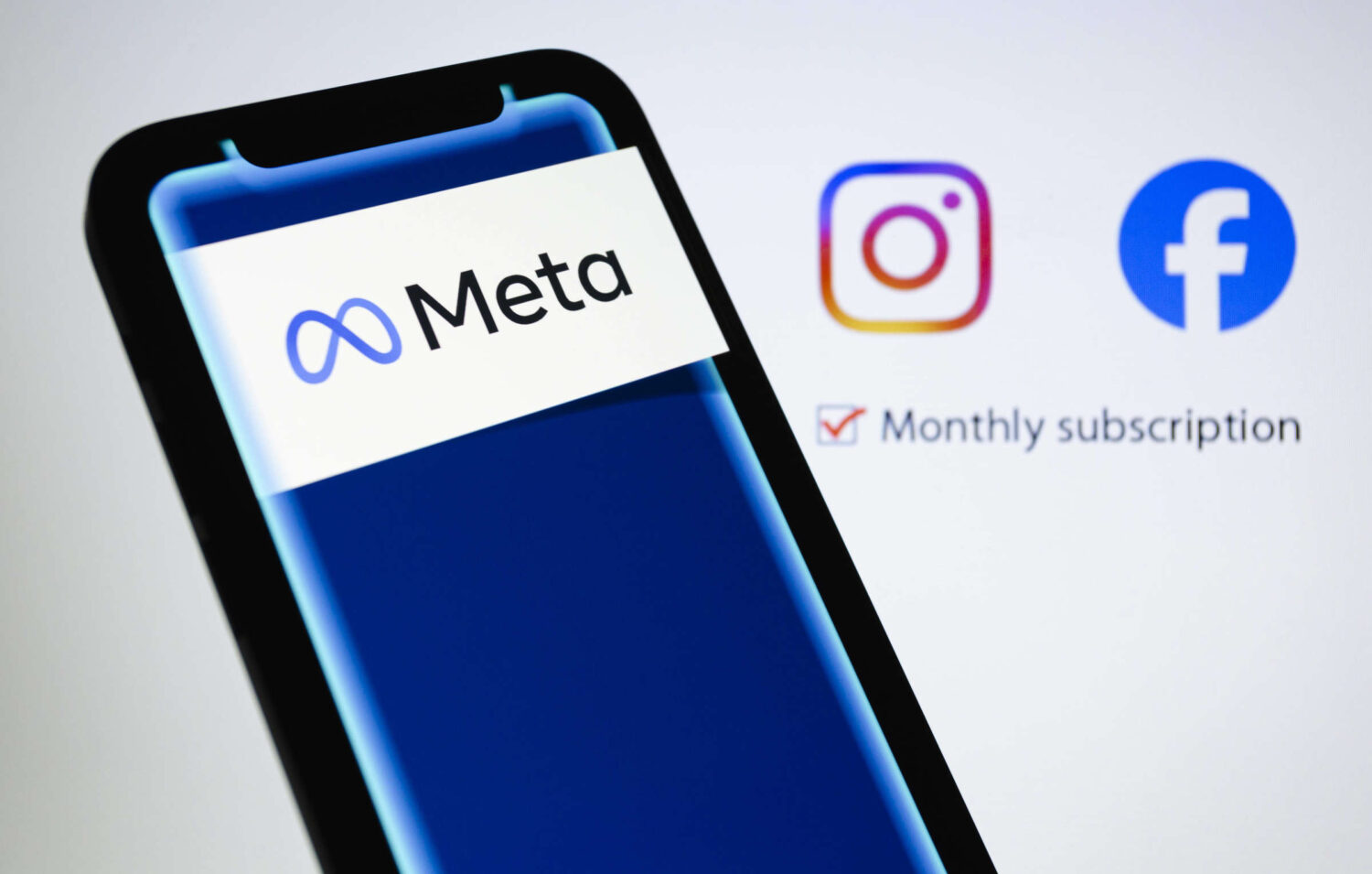 pubs sur Facebook et Instagram