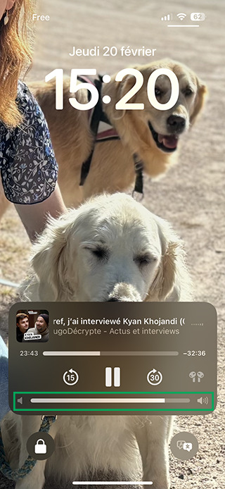 La barre de volume présente sur le lecteur de l'écran verrouillé de l'iPhone sous iOS 18.2