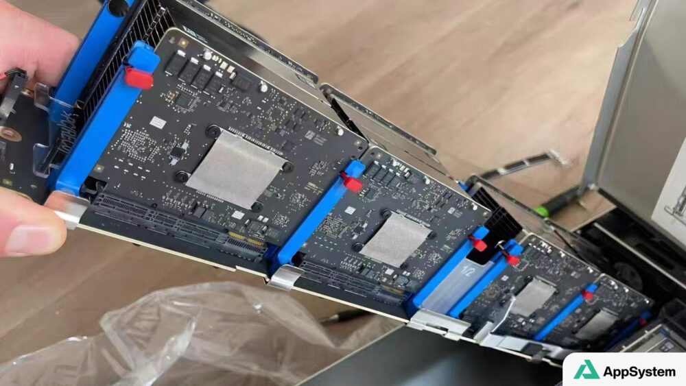 Illustration : This is the first look at the inside of Apple's AI servers