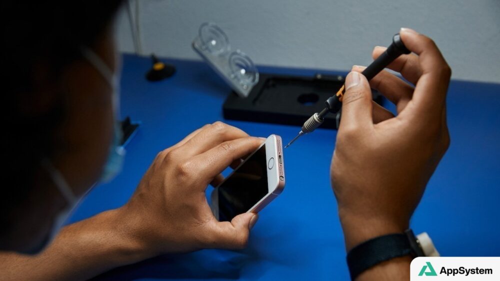 Illustration : California court revives lawsuit accusing Apple of blocking independent repairs