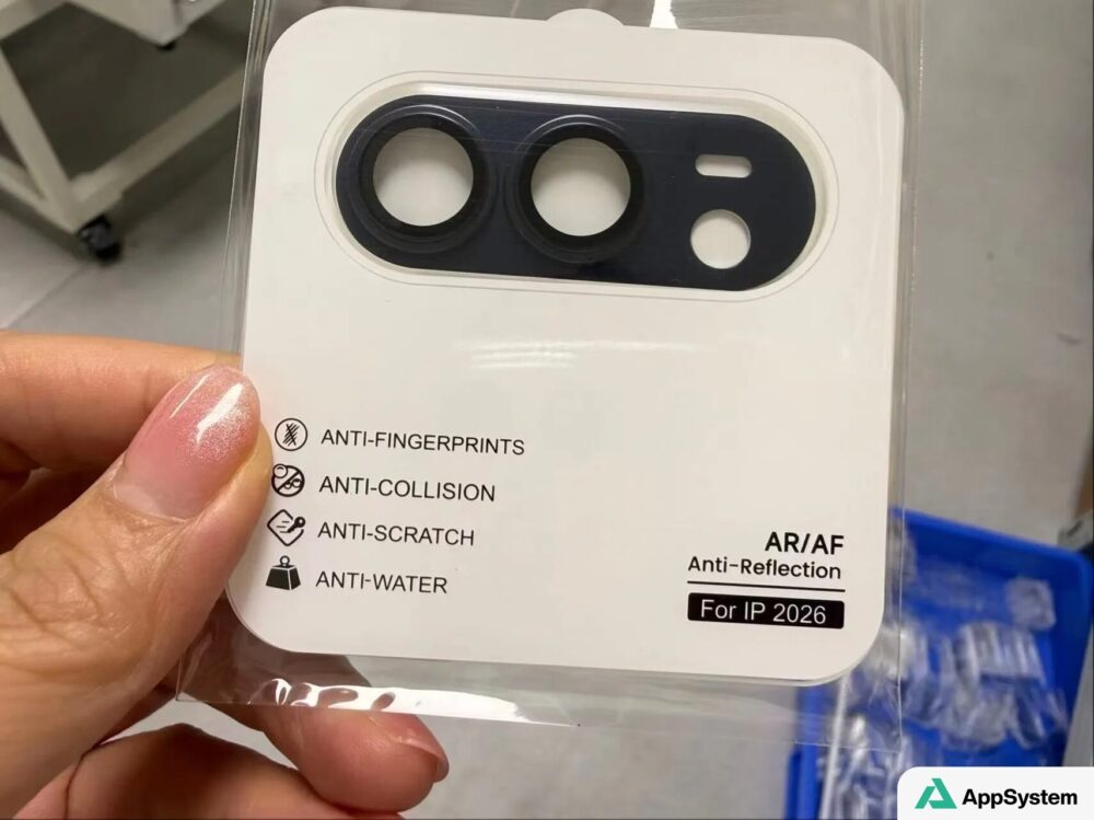 Pièce présumée d’iPhone sombre montrant un module photo sous emballage