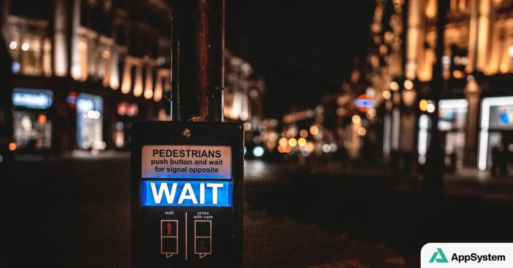 Panneau lumineux invitant les piétons à attendre la traversée