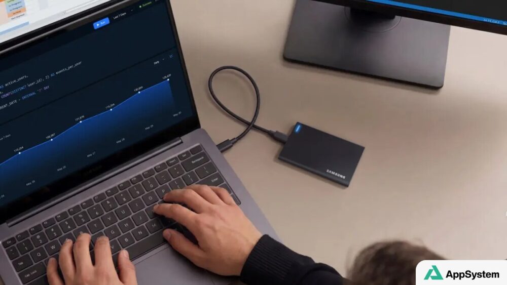 SSD portable Samsung connecté à un ordinateur portable