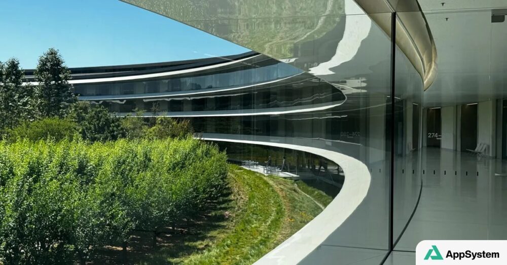 Vue extérieure circulaire du siège d’Apple à Cupertino