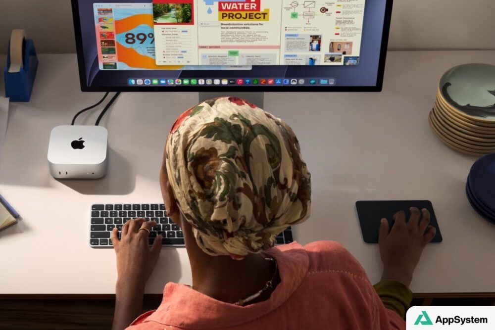 Mac mini utilisé avec un écran, clavier et souris