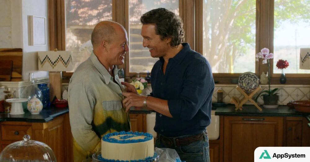 Matthew McConaughey et Woody Harrelson devant un gâteau
