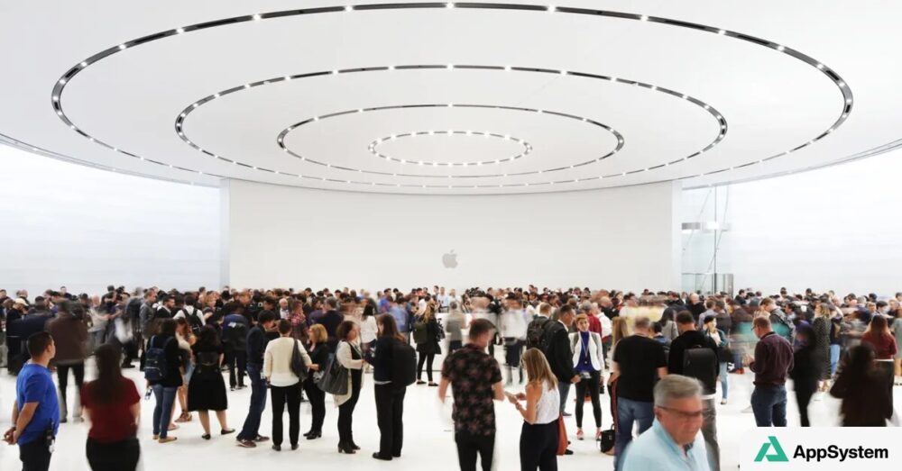 Foule réunie dans un espace Apple lors d’un événement