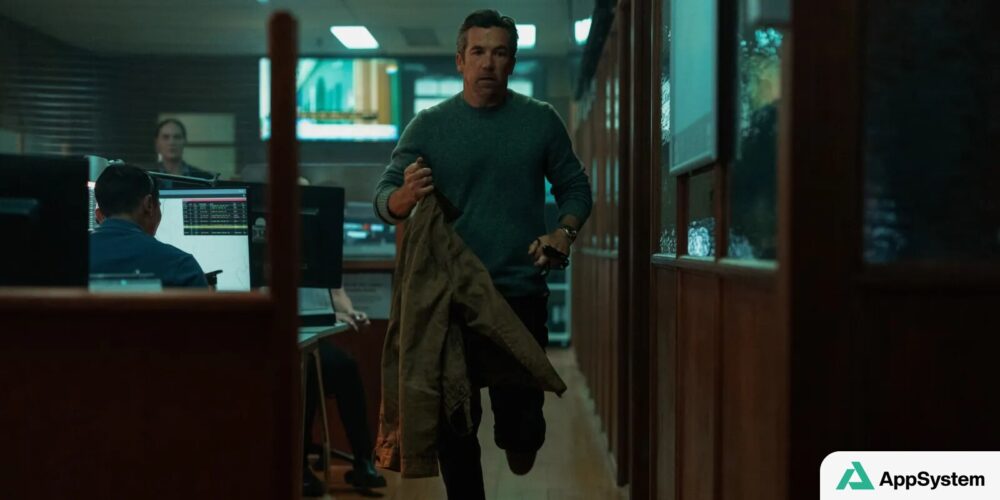 Un homme avance rapidement dans un couloir de bureau