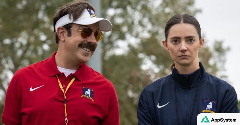 Ted Lasso et une entraîneuse portent des tenues sportives
