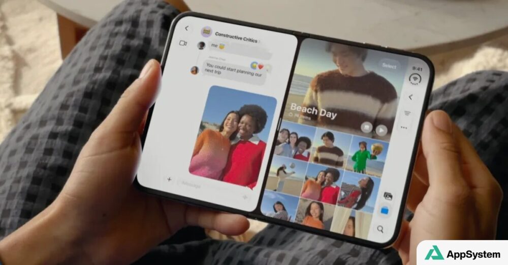 Smartphone pliable ouvert affichant une messagerie et une galerie photo