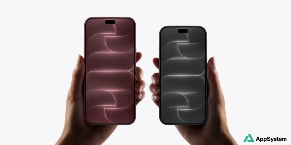 Deux iPhone tenus par des mains, affichant leurs écrans