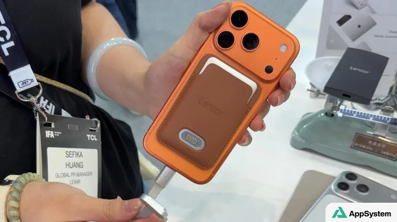 Coque orange Lexar pour iPhone avec emplacement de carte
