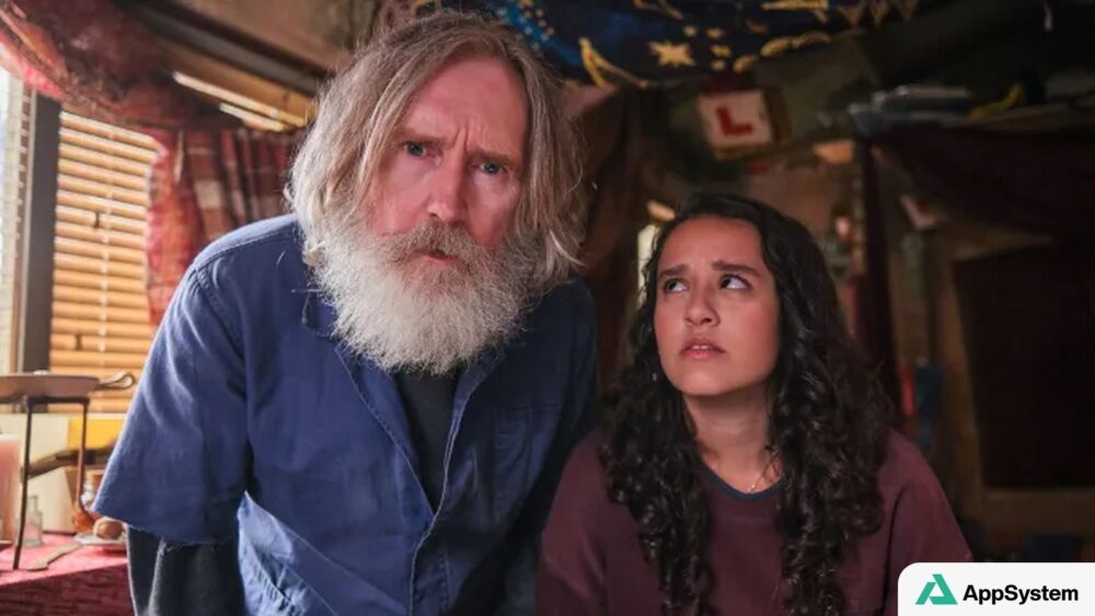 Deux personnages de la série Small Prophets dans une pièce