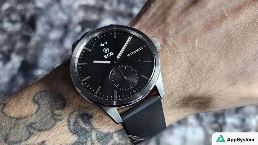 Montre Withings affichant un électrocardiogramme au poignet