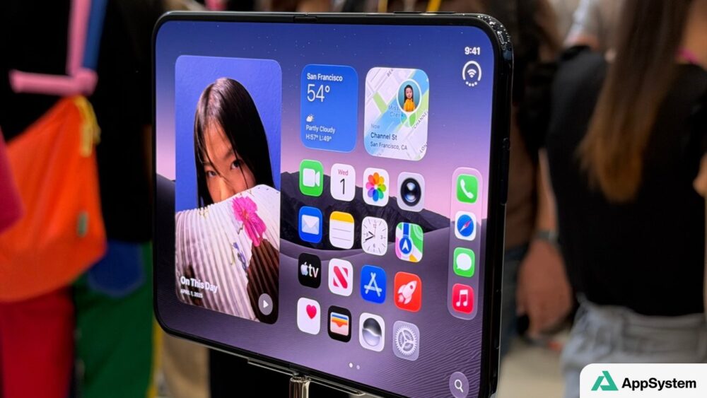 Illustration : iPhone Duo sells out moments after pre-orders begin