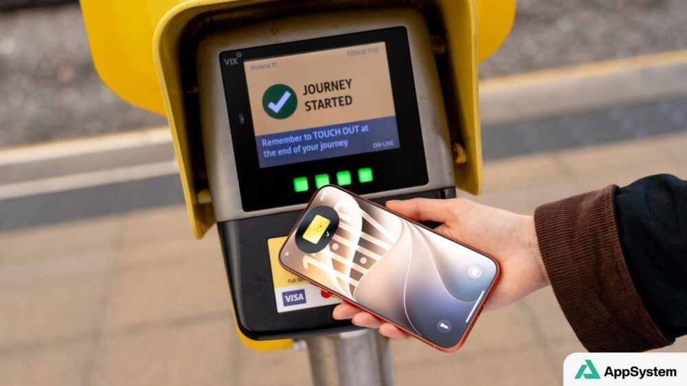 Un iPhone approche un valideur de transport du réseau Bee
