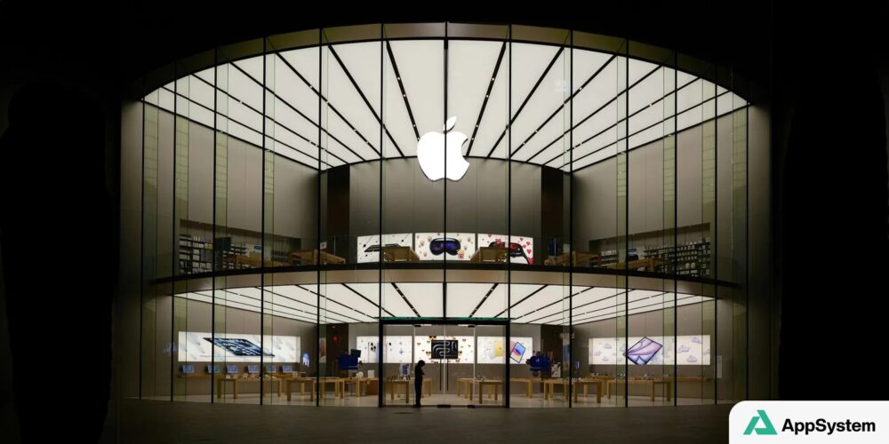 Façade vitrée d’un Apple store avec produits exposés en intérieur