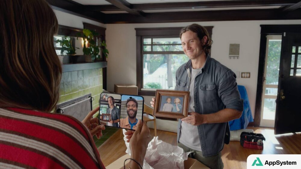 iPhone pliable utilisé pour un appel vidéo FaceTime